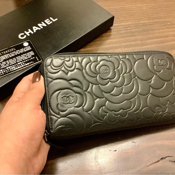 Chanel Camellia Lambskin Zip up Wallet - Picture 7 of 9